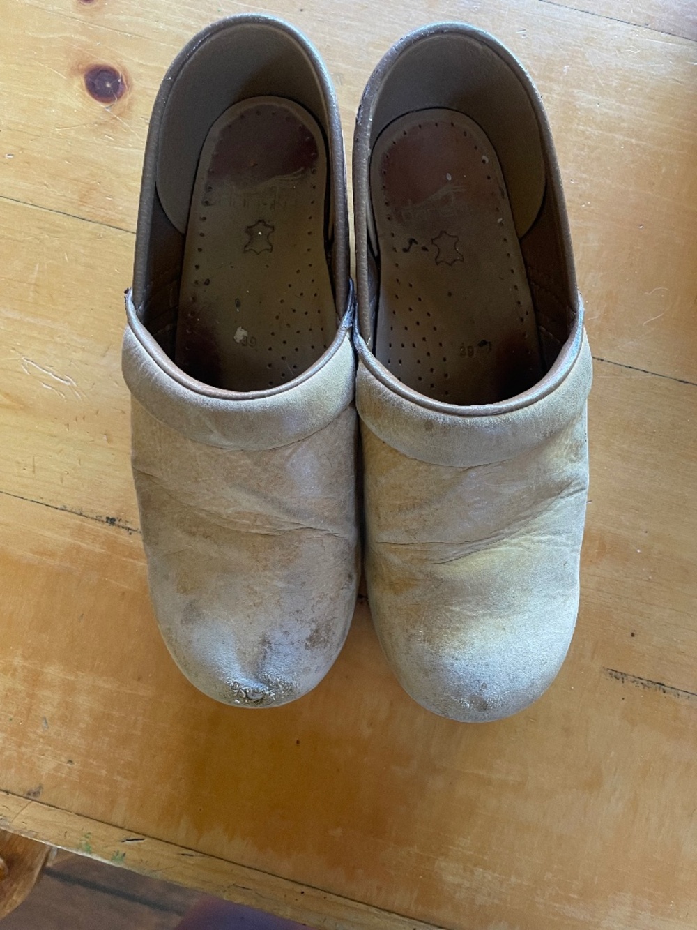 Well loved Womens Dansko shoes